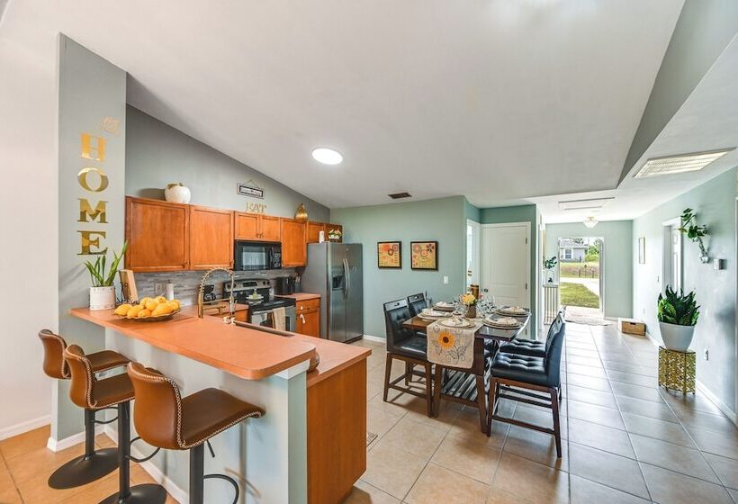 Lehigh Acres Getaway Near Parks & Golfing!