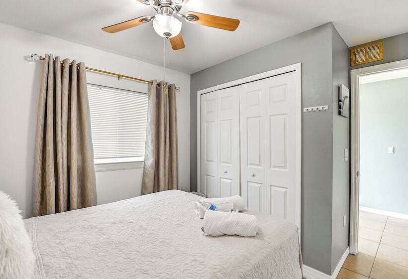 Lehigh Acres Getaway Near Parks & Golfing!