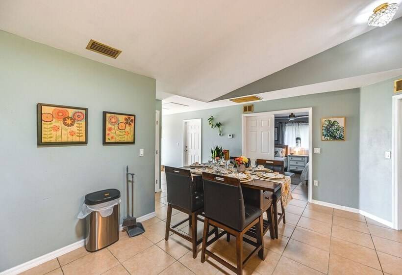 Lehigh Acres Getaway Near Parks & Golfing!