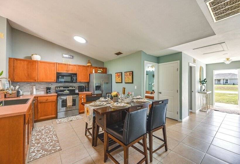 Lehigh Acres Getaway Near Parks & Golfing!