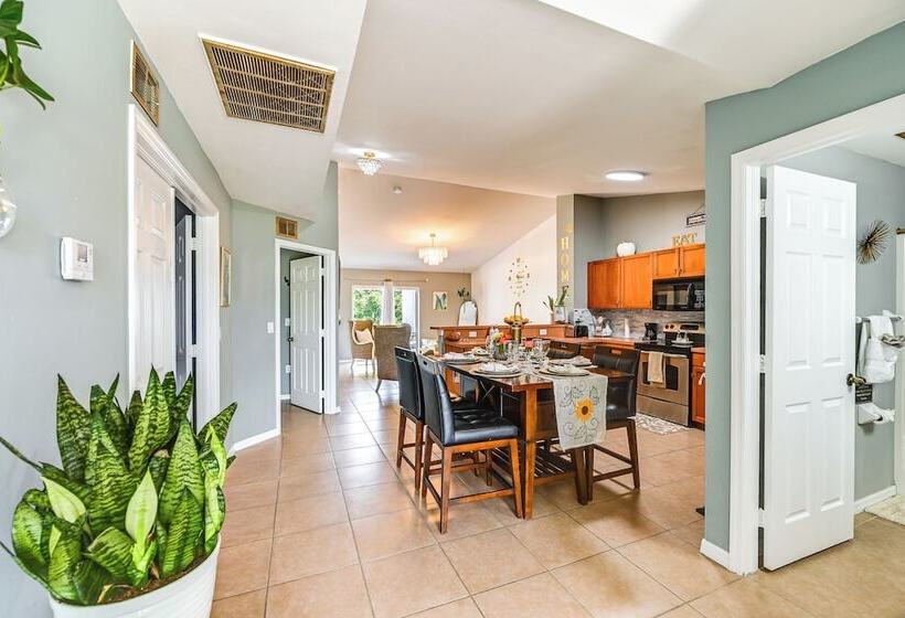 Lehigh Acres Getaway Near Parks & Golfing!