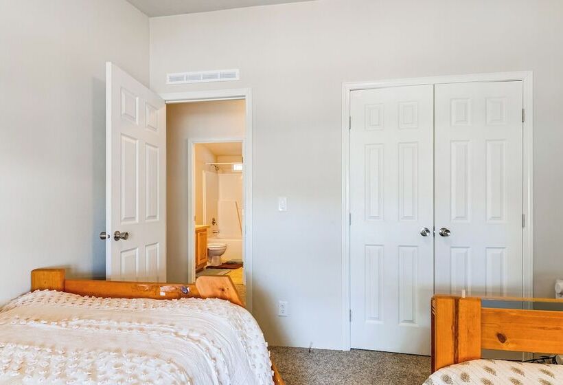 Remote Kingston Cabin W/ Mtn Views: Fish & Atv!