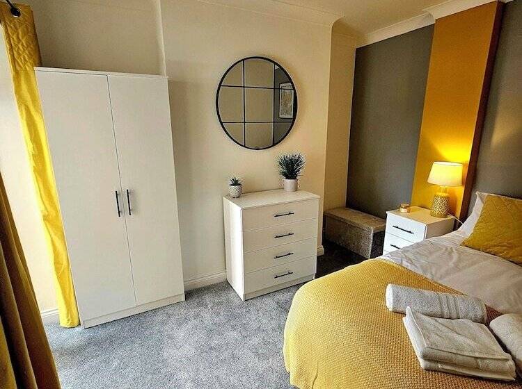 Резиденция Cozy House In Bridgwater Sleeps 6 Long Stays