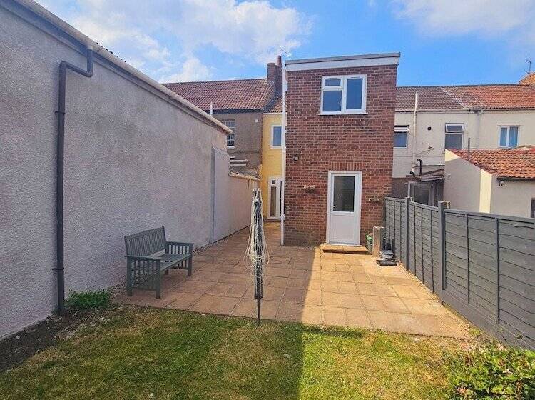 Резиденция Cozy House In Bridgwater Sleeps 6 Long Stays