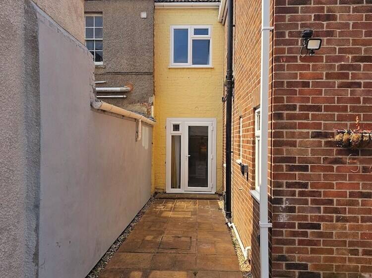 Резиденция Cozy House In Bridgwater Sleeps 6 Long Stays