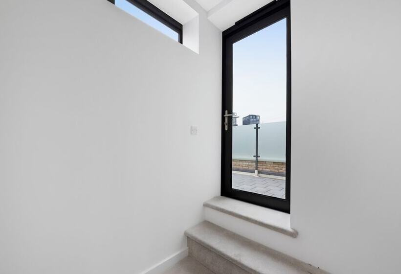 דירת נופש Guest Ready   Oak Crescent City House, London, E14