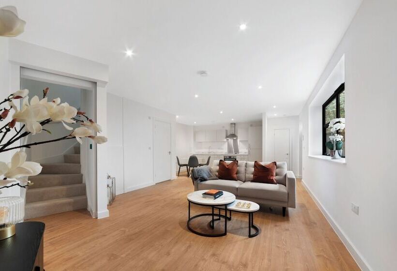 דירת נופש Guest Ready   Oak Crescent City House, London, E14