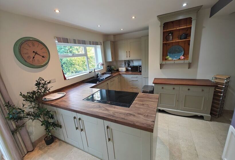 إقامة King Arthur S Rest   Sleeps 10, Hot Tub & Garden