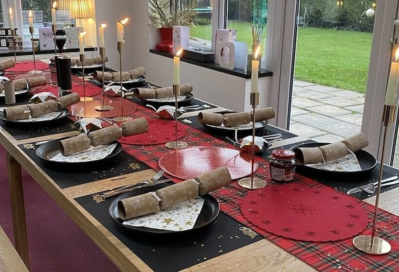 דירת נופש Tranquil Retreat At Oak Lodge   Swimming Pool