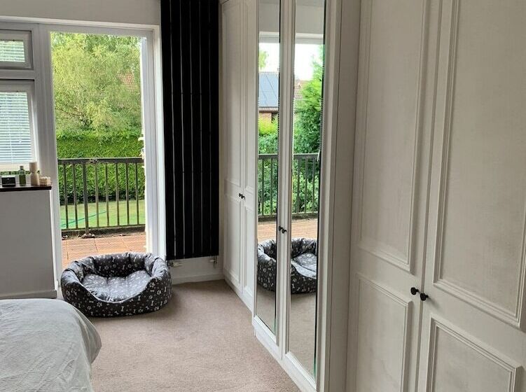 דירת נופש Tranquil Retreat At Oak Lodge   Swimming Pool