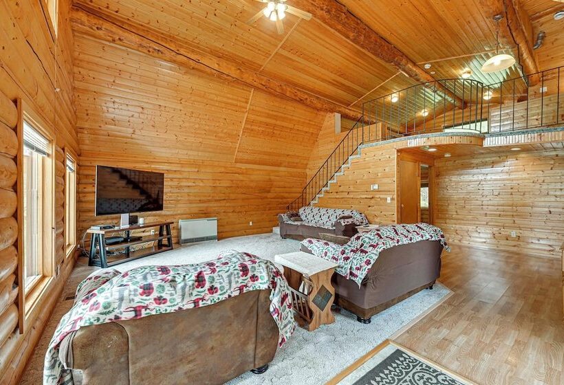 Roomy Log Cabin W/ Hot Tub, Walk To Kenai River!