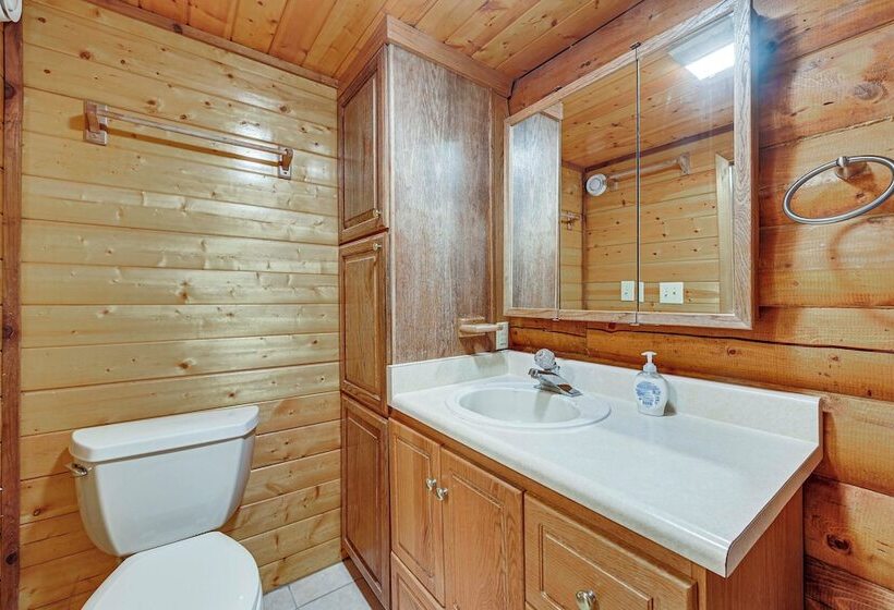 Roomy Log Cabin W/ Hot Tub, Walk To Kenai River!