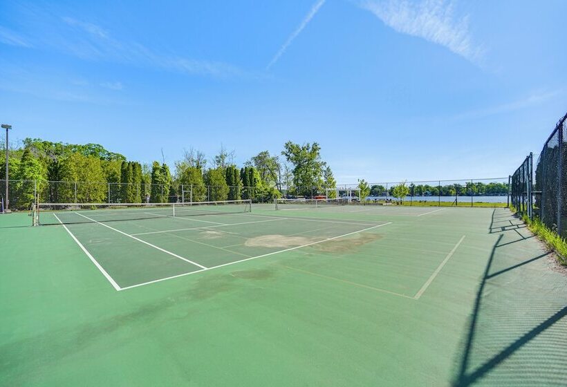 Saratoga Lake Retreat < 5 Mi To Horse Races & Golf