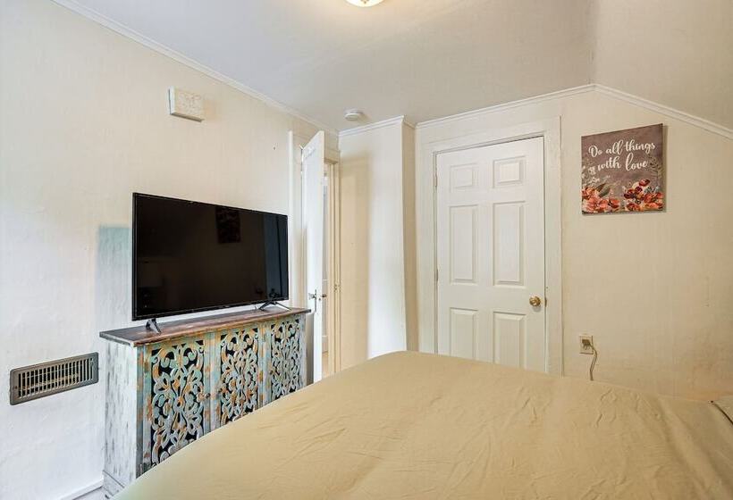 Saratoga Springs Home Near Downtown & Casino!