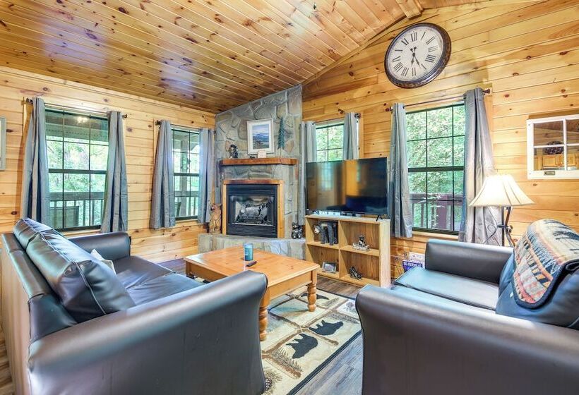 Secluded Cabin W/ Hot Tub   9 Mi To Dollywood!