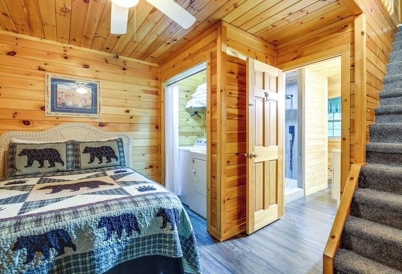 Secluded Cabin W/ Hot Tub   9 Mi To Dollywood!