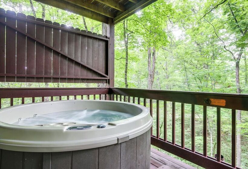 Secluded Cabin W/ Hot Tub   9 Mi To Dollywood!