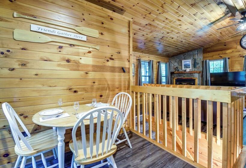 Secluded Cabin W/ Hot Tub   9 Mi To Dollywood!