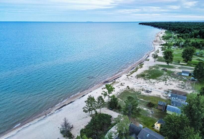 Secluded East Tawas Cabin W/ Private Beach Access!