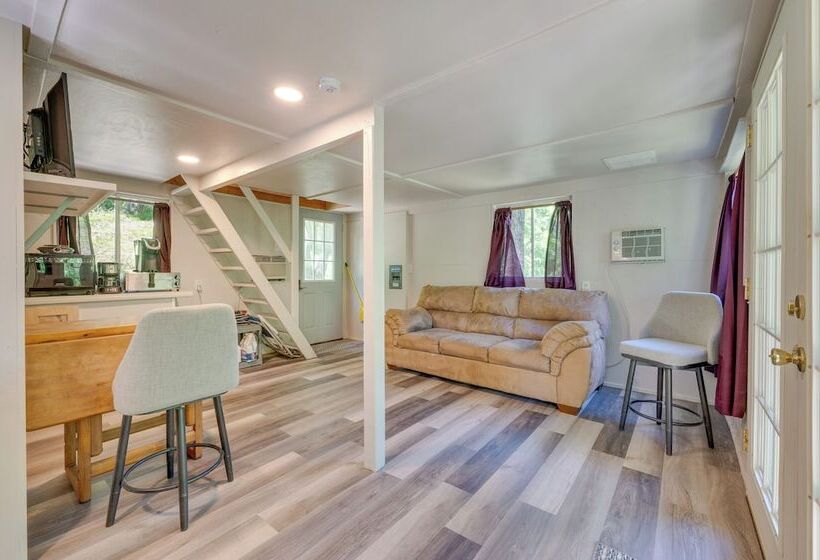 Secluded St Charles Cabin W/ Gas Grill + Fire Pit!