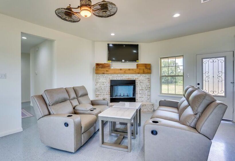 Sleek Jacksboro Home W/ Fireplace + Patio!