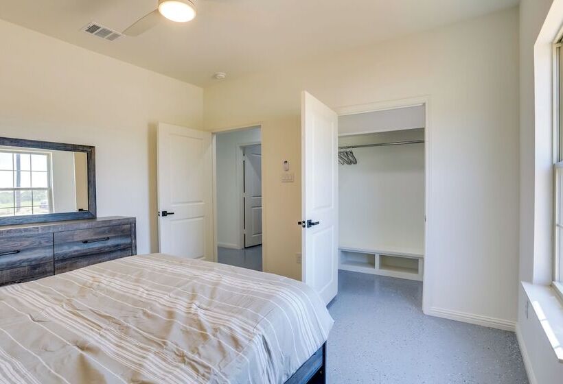 Sleek Jacksboro Home W/ Fireplace + Patio!