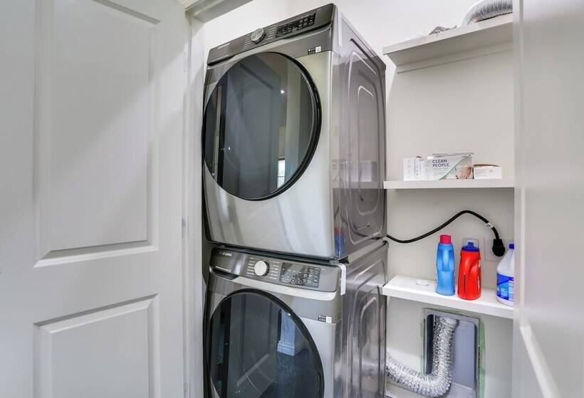 Sleek Jacksboro Home W/ Fireplace + Patio!