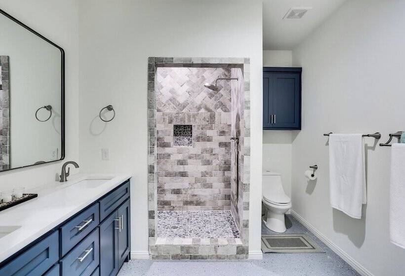 Sleek Jacksboro Home W/ Fireplace + Patio!