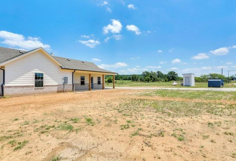 Sleek Jacksboro Home W/ Fireplace + Patio!