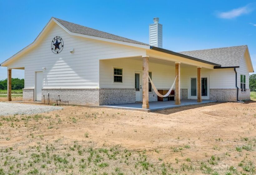 Sleek Jacksboro Home W/ Fireplace + Patio!