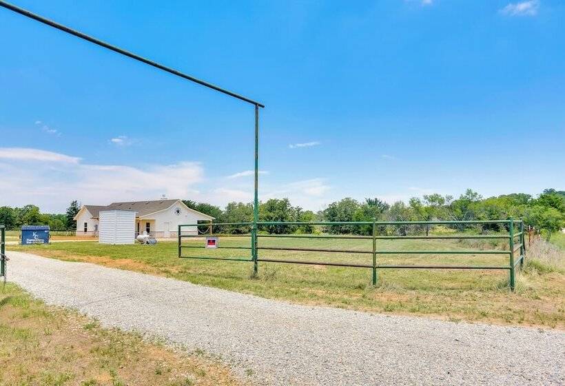 Sleek Jacksboro Home W/ Fireplace + Patio!