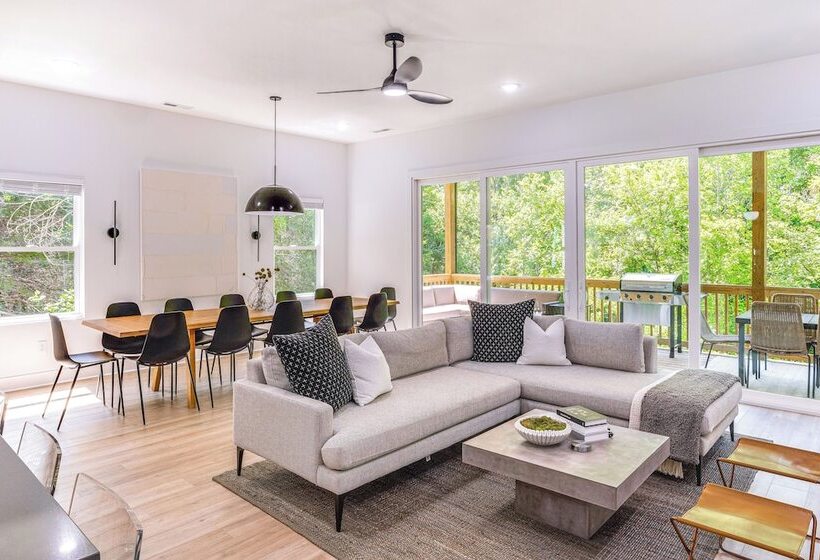 Sleek Tennessee Retreat: 2 Mi To Center Hill Lake!