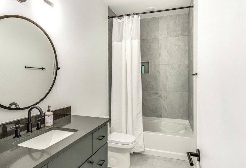 Sleek Tennessee Retreat: 2 Mi To Center Hill Lake!