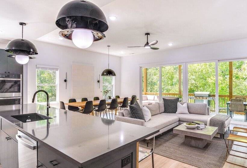 Sleek Tennessee Retreat: 2 Mi To Center Hill Lake!