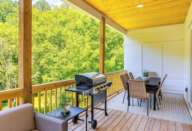 Sleek Tennessee Retreat: 2 Mi To Center Hill Lake!