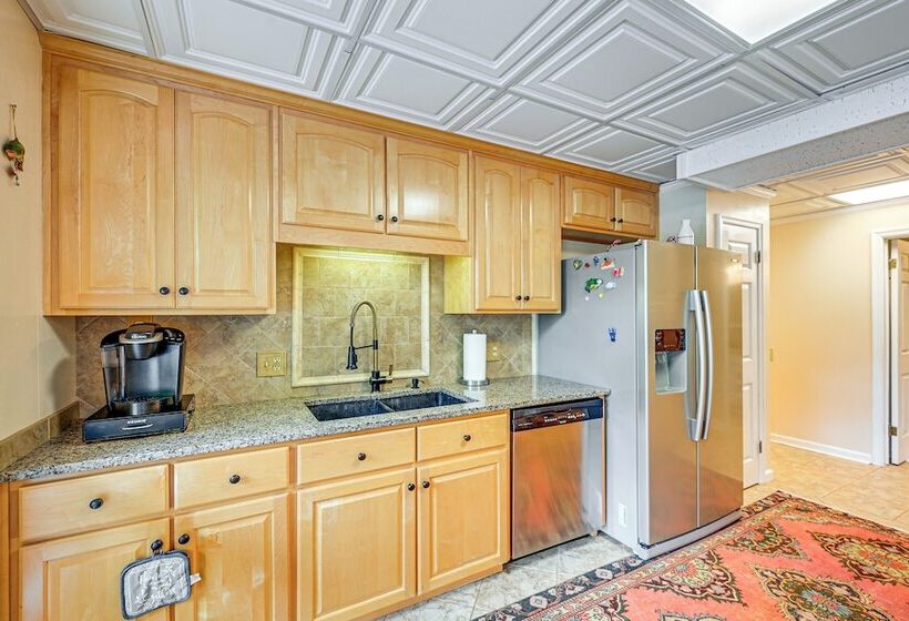 Smith Mountain Lake Cottage W/ Dock + Fire Pit!