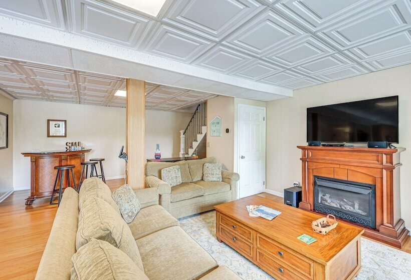 Smith Mountain Lake Cottage W/ Dock + Fire Pit!