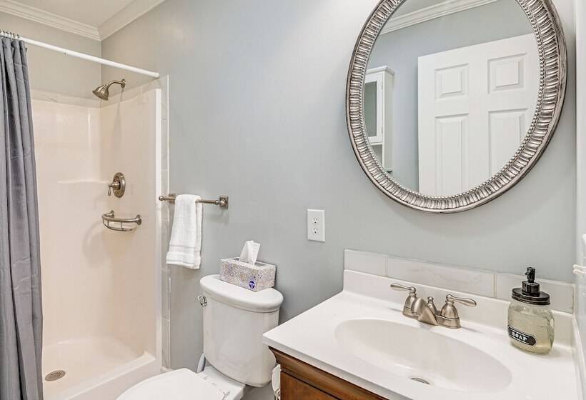 Smith Mountain Lake Cottage W/ Dock + Fire Pit!