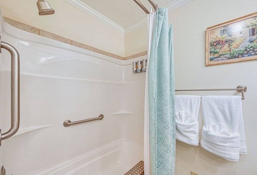 Smith Mountain Lake Cottage W/ Dock + Fire Pit!