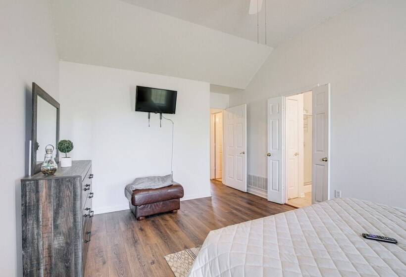 Large Backyard: Peaceful Home In Southaven!