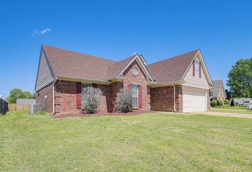Large Backyard: Peaceful Home In Southaven!