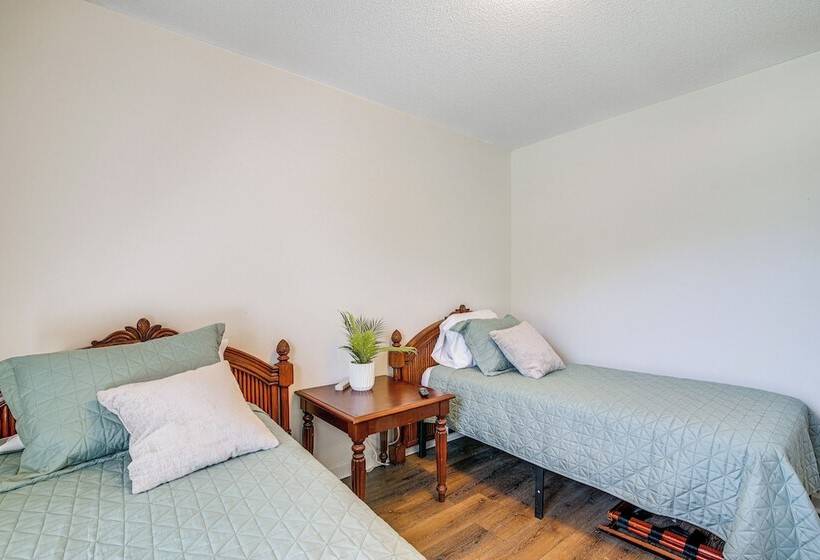 Large Backyard: Peaceful Home In Southaven!