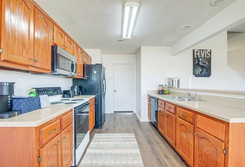 Large Backyard: Peaceful Home In Southaven!