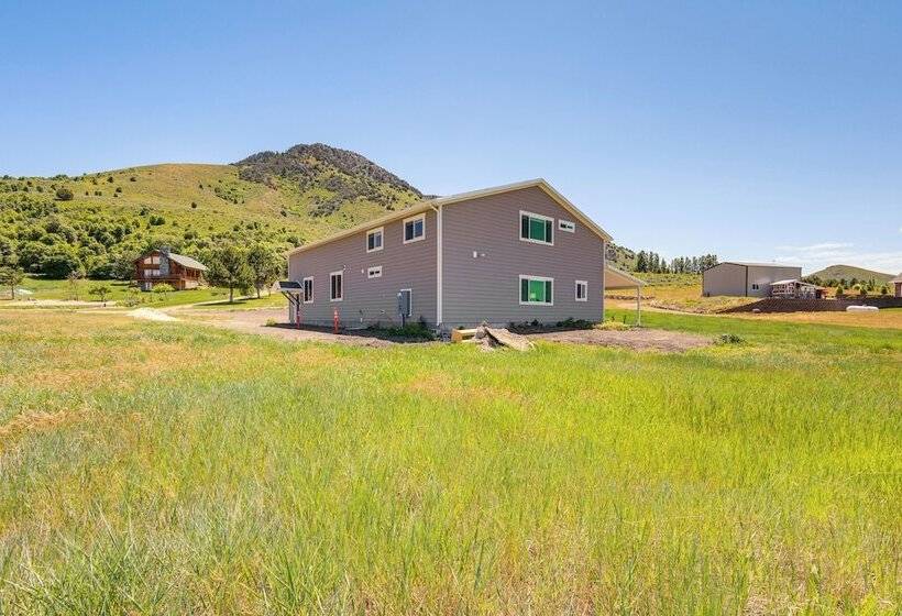 Walk To Natl Forest   Southern Idaho Farmhouse!