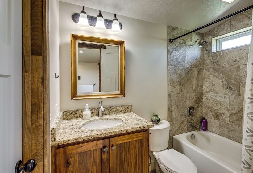 Walk To Natl Forest   Southern Idaho Farmhouse!