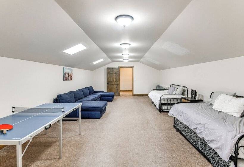 Spacious Afton Home: Patio, Grill & Mountain Views