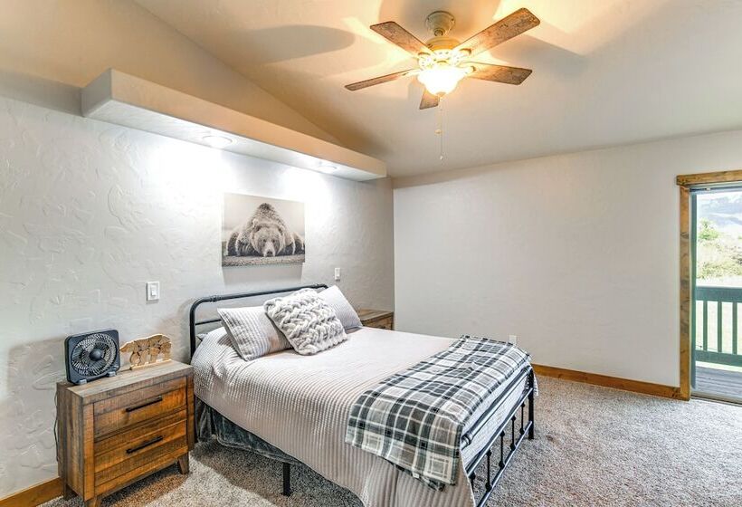 Spacious Afton Home: Patio, Grill & Mountain Views