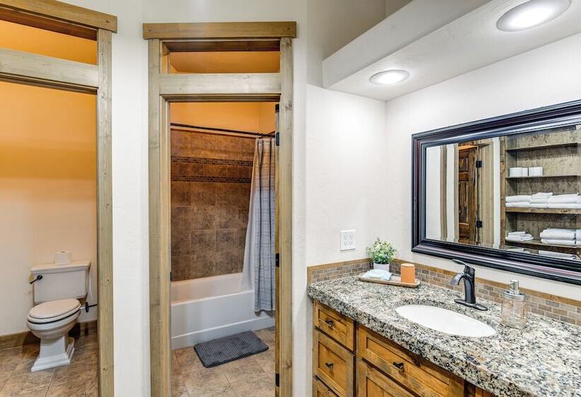 Spacious Afton Home: Patio, Grill & Mountain Views