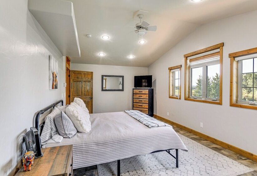 Spacious Afton Home: Patio, Grill & Mountain Views