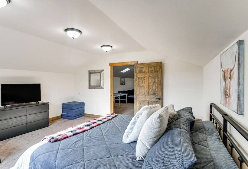 Spacious Afton Home: Patio, Grill & Mountain Views